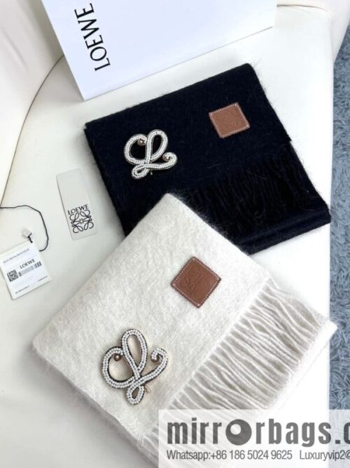 a1701189992018_7173-800x800rfatjmbmn1420792_20250625211713.jpg LOEWE super beautiful new mohair brooch scarf
