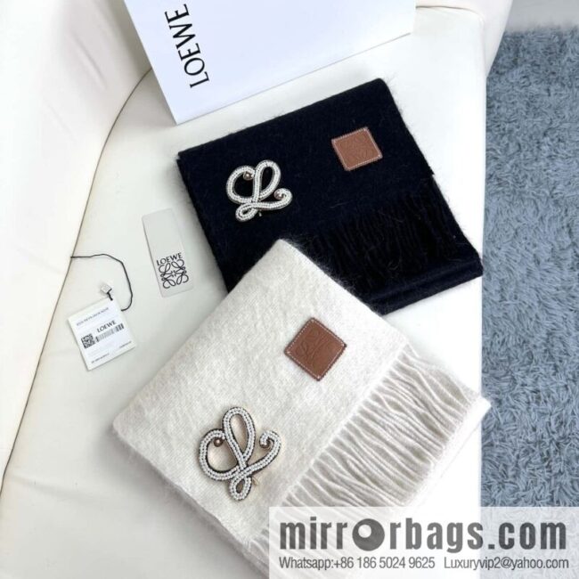 LOEWE super beautiful new mohair brooch scarf