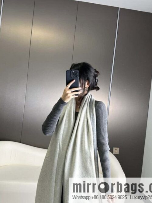 a1702226670419_5147-800x800ui2va1ifd4d20574_20250625211136.jpg CHANEL Annual Limited Edition Double C Knitted Shawl
