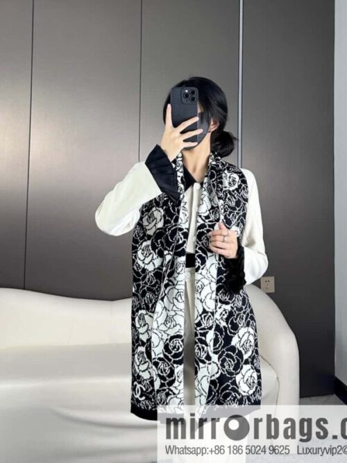 a1703525975015_6723-800x800ij4khkwxpb18401_20250625135407.jpg CHANEL camellia knitted cashmere towel