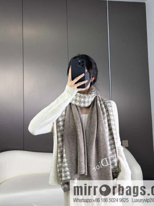 a1704298970221_1833-800x800tsdmanfs3f38270_20250625134832.jpg DIOR limited edition cashmere knitted scarf
