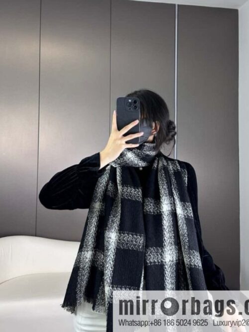 a1705507885983_4704-800x800mfvecjc5hfa7885_20250625133046.jpg CHANEL autumn and winter new products · cashmere shrink shawl scarf