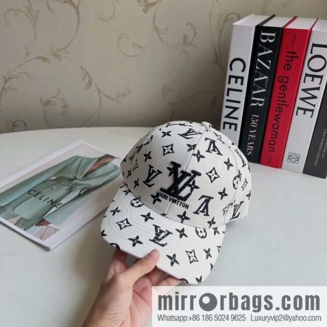 LV Louis Vuitton 2022 spring and summer new full of embroidery craft letters yuppie hardtop baseball cap