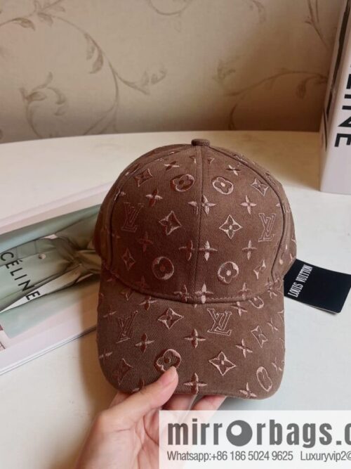 LV Louis Vuitton\'s new unisex baseball cap