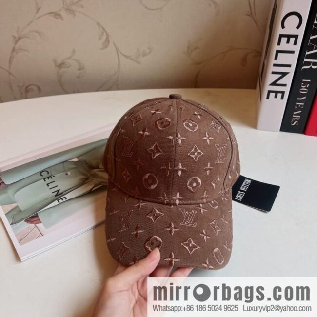 LV Louis Vuitton\'s new unisex baseball cap