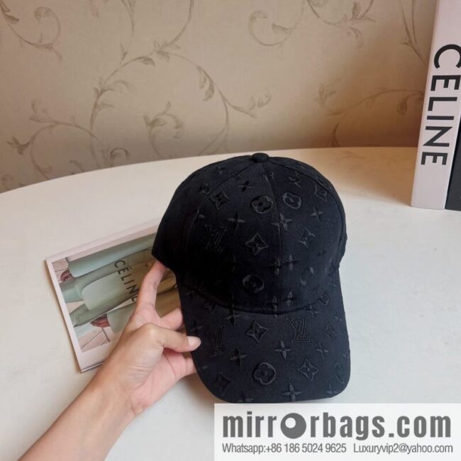 LV Louis Vuitton\'s new unisex baseball cap