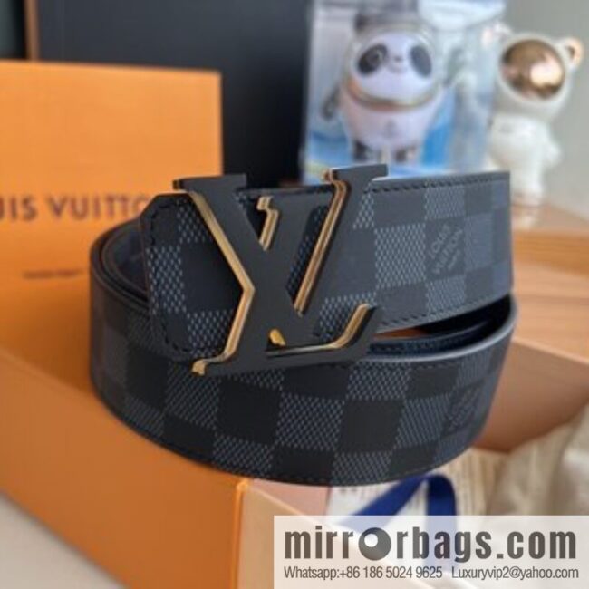 LV/Louis Vuitton, iconic LV Initiales logo men\'s 40mm belt