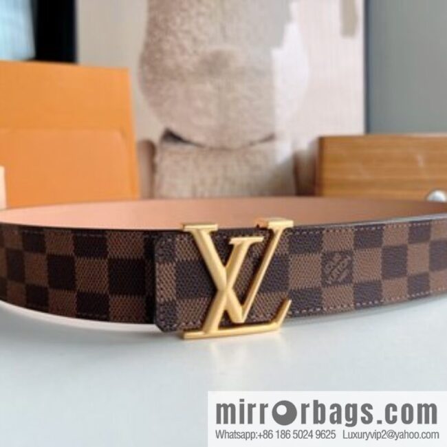 LV/Louis Vuitton, imported leather with Monogram\'s unique printed 40mm men\'s belt printed on the surface