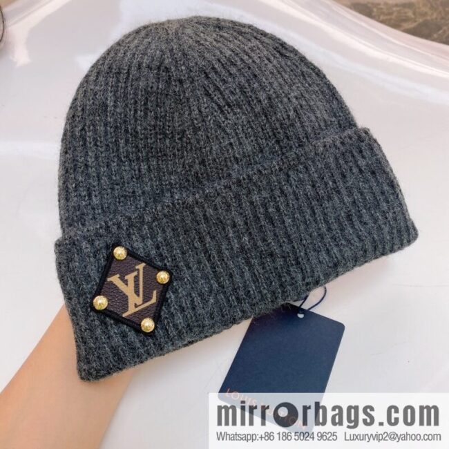 LV Louis Vuitton autumn and winter wool knitted wool hat