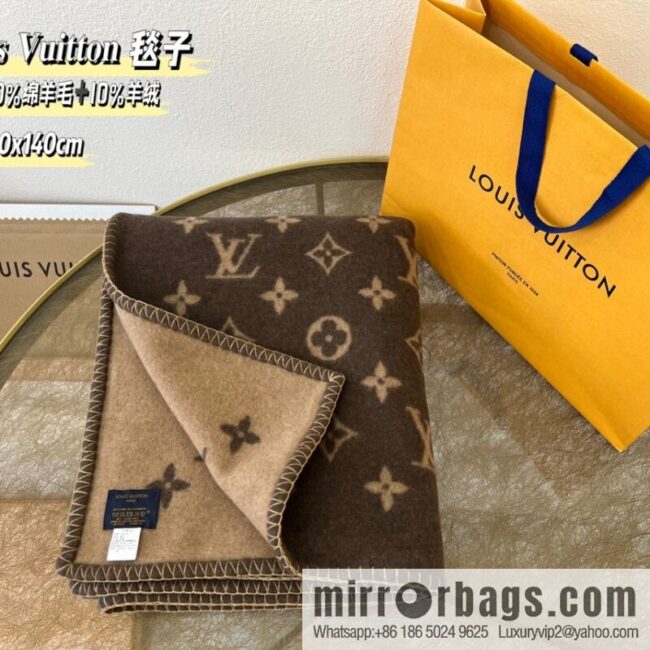 LV Louis Vuitton Neo monogram blanket m70439