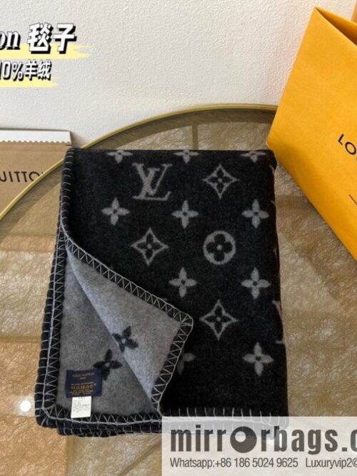 i1663653917_1418_0-800x800bsrv3aqjiv274363_20250630163738.jpg LV Louis Vuitton Neo monogram blanket m76032