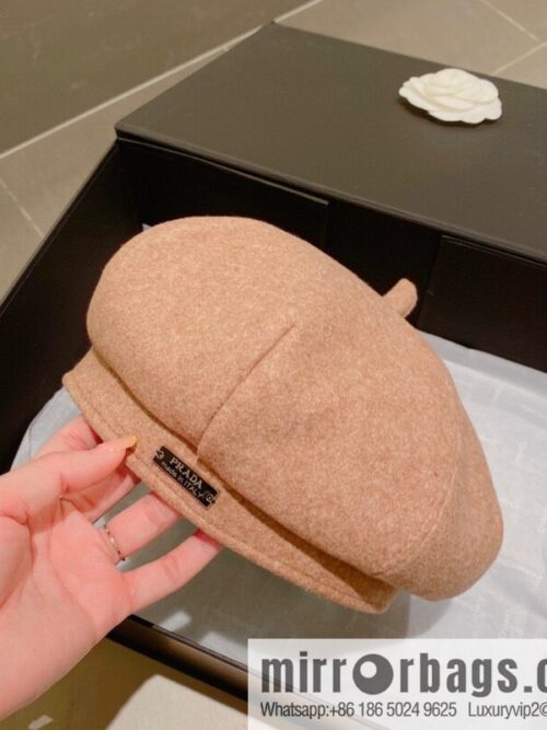 Prada autumn and winter new beret