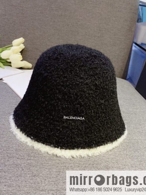 Balenciaga 2022 autumn and winter new lamb wool cold hat