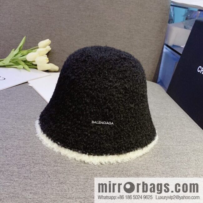 Balenciaga 2022 autumn and winter new lamb wool cold hat
