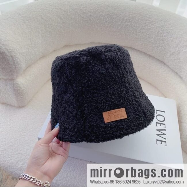 LOEWE Luo Yiwei 2022 autumn and winter new lamb wool bucket hat