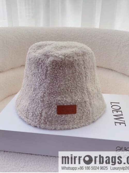 LOEWE Luo Yiwei 2022 autumn and winter new lamb wool bucket hat