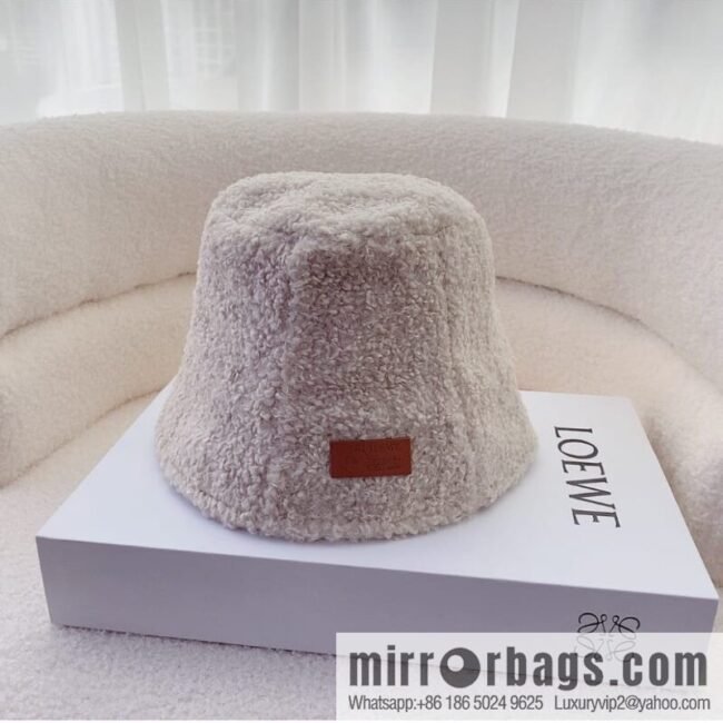 LOEWE Luo Yiwei 2022 autumn and winter new lamb wool bucket hat