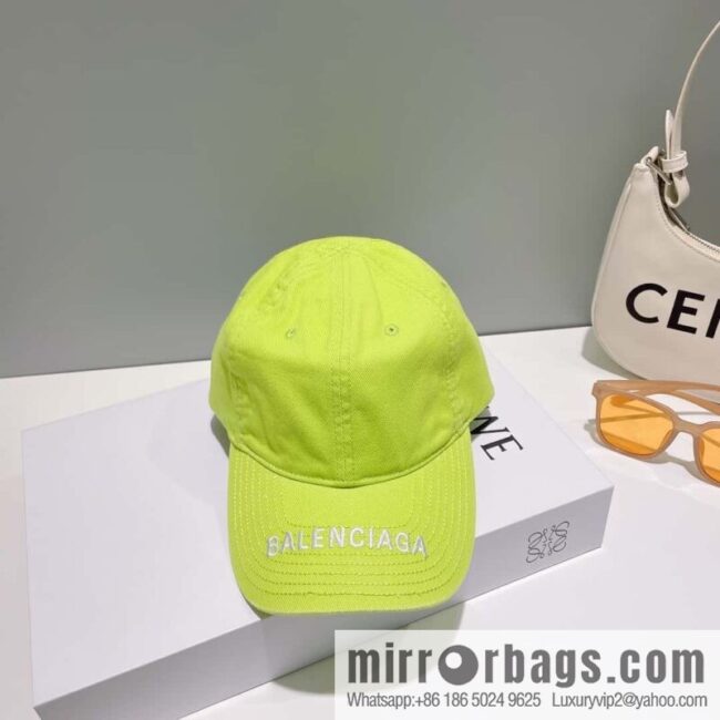 Balenciaga\'s new embroidered versatile baseball cap