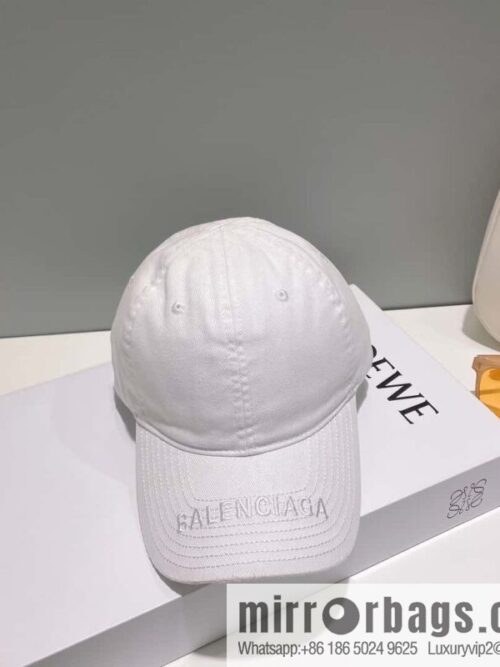 i1678079808_7312_0-800x800a0ynehlfrjv35979_20250626041151.jpg Balenciaga\'s new embroidered versatile baseball cap