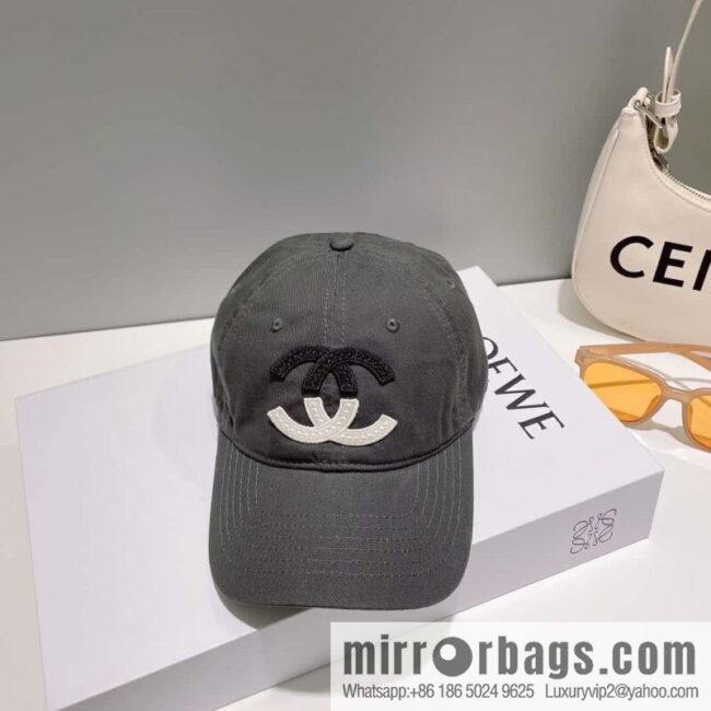 Chanel\'s new letter logo baseball cap