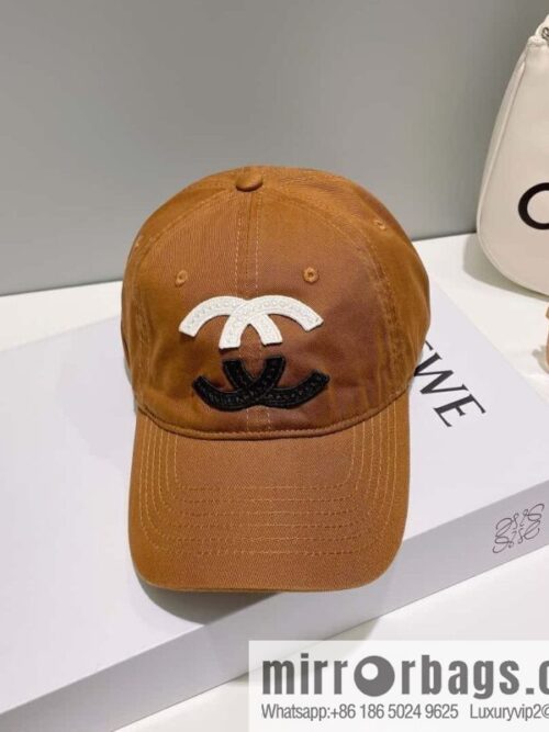 i1678166370_2685_0-800x800fajg00ey4gr23801_20250625225457.jpg Chanel\'s new letter logo baseball cap