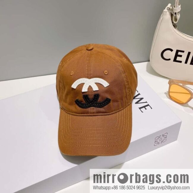 Chanel\'s new letter logo baseball cap