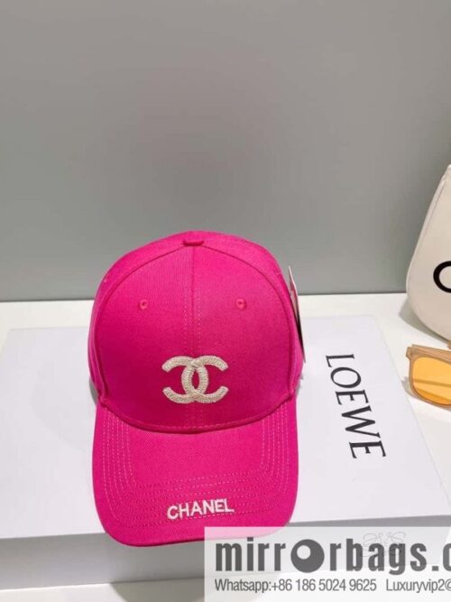 Chanel\'s new simple embroidered logo baseball cap