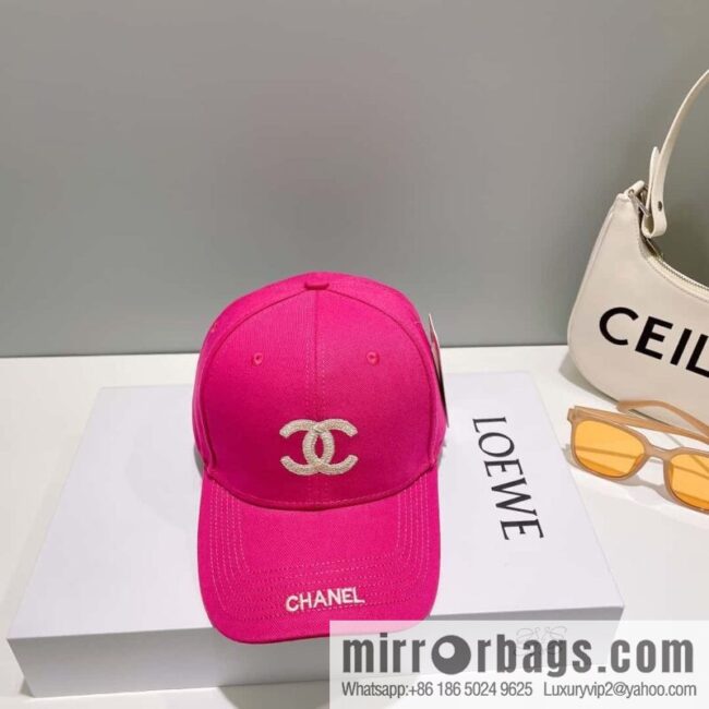 Chanel\'s new simple embroidered logo baseball cap