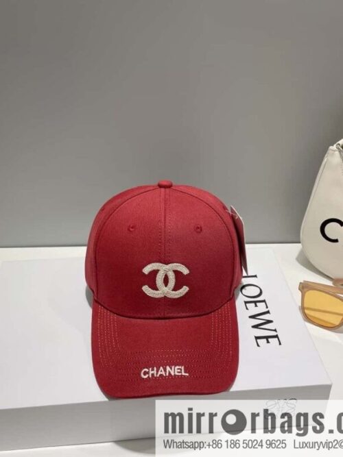 Chanel\'s new simple embroidered logo baseball cap
