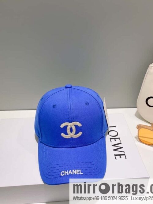 Chanel\'s new simple embroidered logo baseball cap