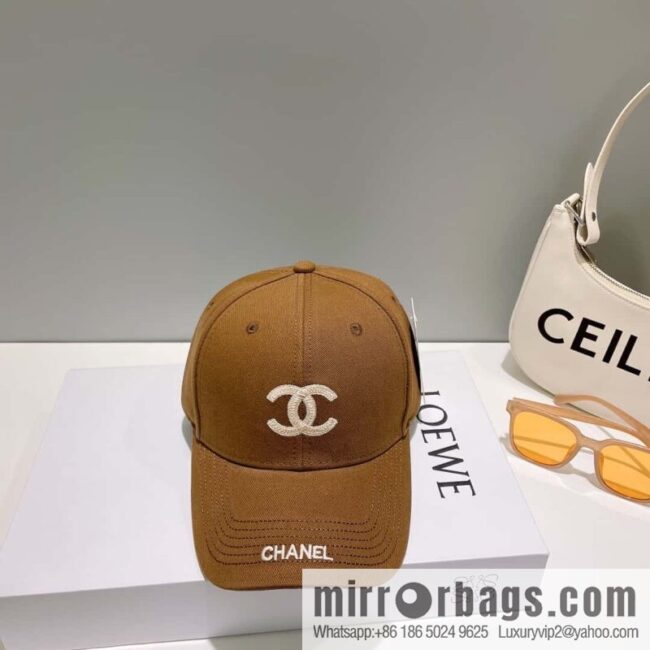 Chanel\'s new simple embroidered logo baseball cap