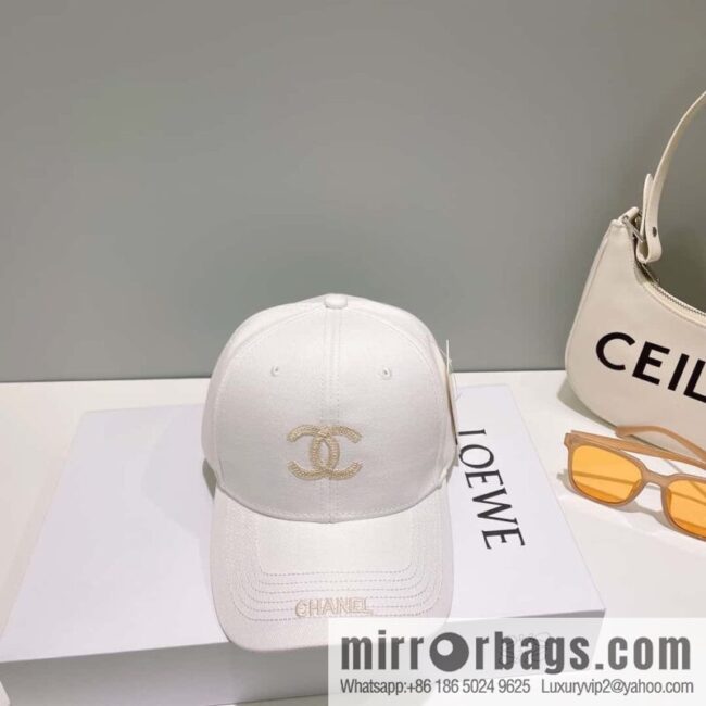 Chanel\'s new simple embroidered logo baseball cap