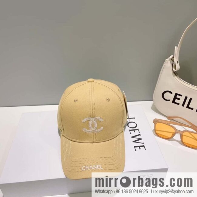 Chanel\'s new simple embroidered logo baseball cap