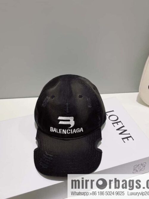 i1681354459_1746_0-800x800un1y12yjyd440796_20250629225005.jpg Balenciaga Embroidered letter logo baseball cap