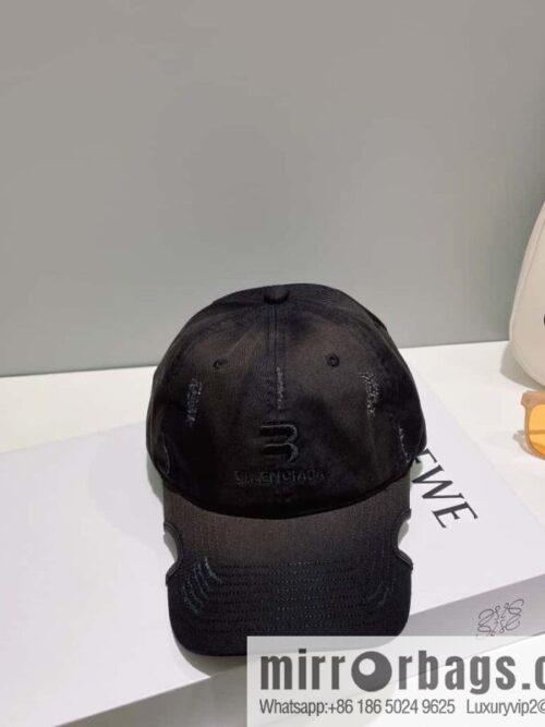 i1681354573_7580_0-800x800iubfiorgc4s40786_20250629224959.jpg Balenciaga Embroidered letter logo baseball cap
