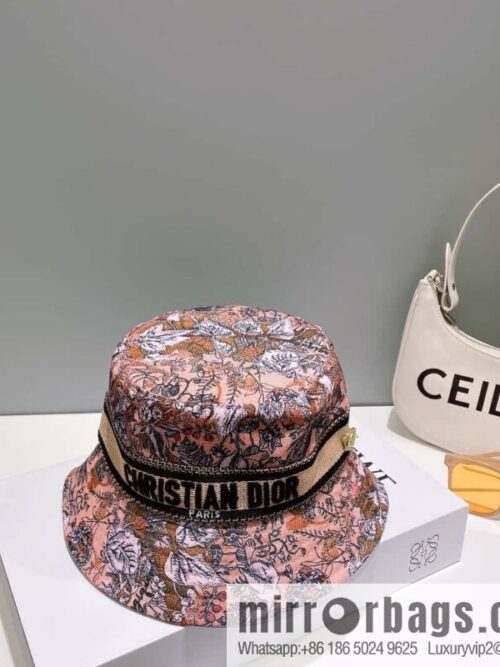 i1683181638_791_0-800x800qdt3dlcfvlo24129_20250625230608.jpg Dior floral unisex bucket hat