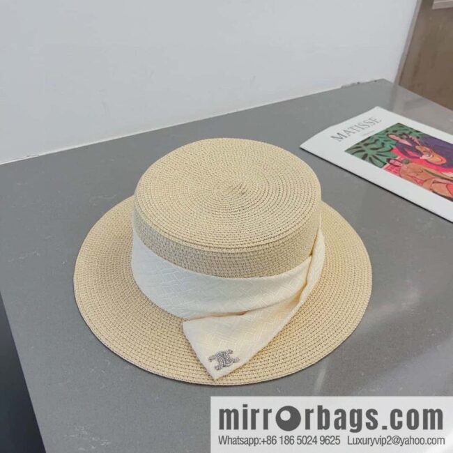 Celine\'s new top hat