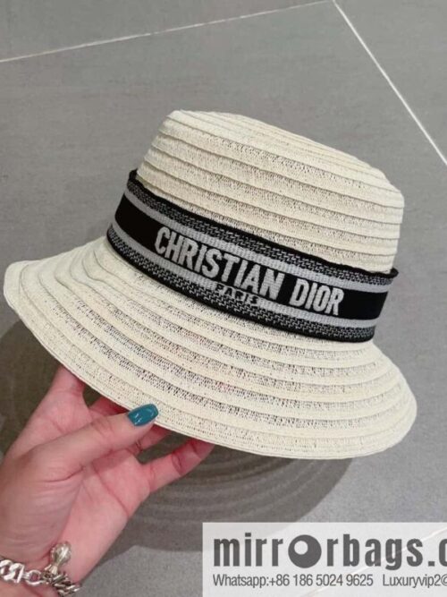 i1685892540_8214_0-800x800sgciqkiqxlg24361_20250625231920.jpg Dior\'s new straw hat