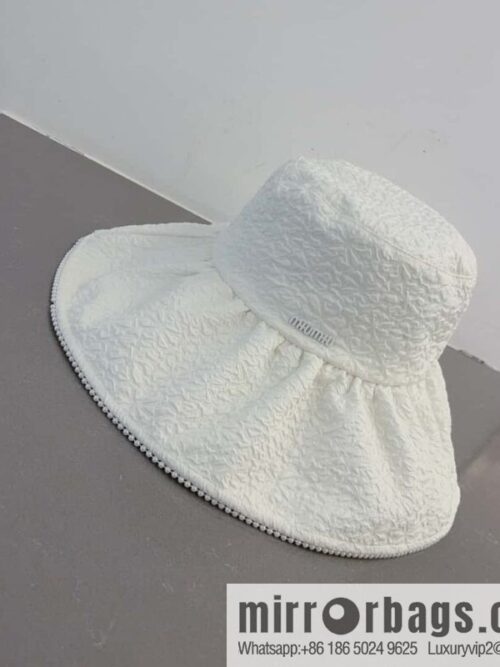 i1685987599_8972_1-800x800tu4cravymdo24331_20250625231805.jpg Miumiu lotus leaf edge sun hat