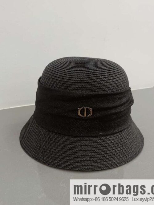 i1685988188_1639_0-800x800zdij1oihw4w24311_20250625231707.jpg Dior\'s new straw hat