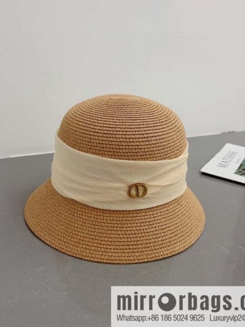 i1685988225_2689_0-800x800u2yvaflse3r24301_20250625231641.jpg Dior\'s new straw hat