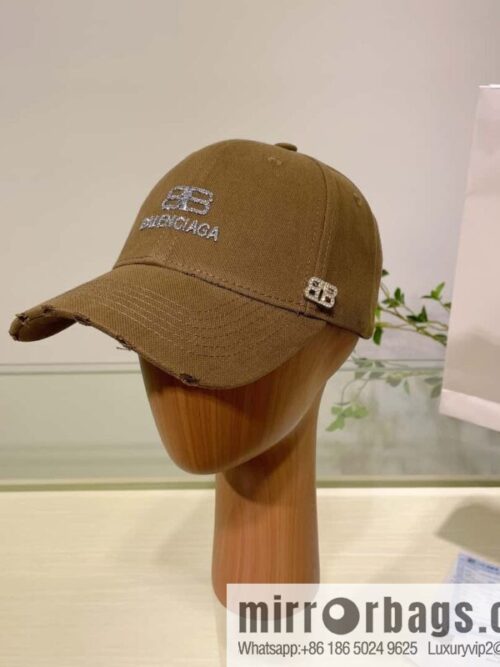 i1689654348_8542_0-800x800yggaztdypj211560_20250625161117.jpg Balenciaga Balenciaga\'s new couple baseball cap