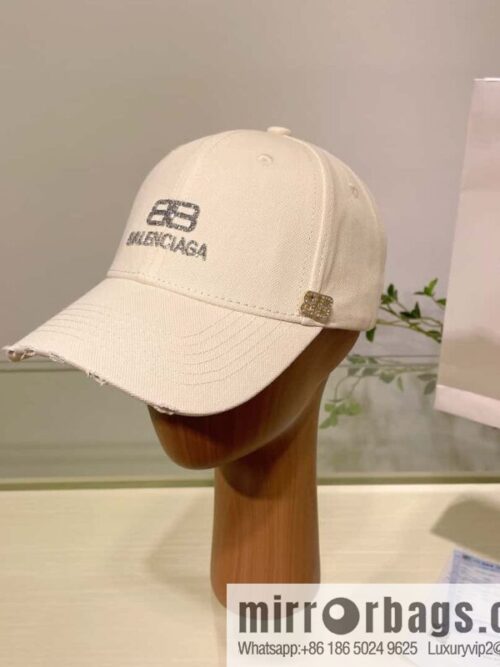 i1689654451_8758_0-800x800vyecwo1znp511527_20250625160751.jpg Balenciaga Balenciaga\'s new couple baseball cap