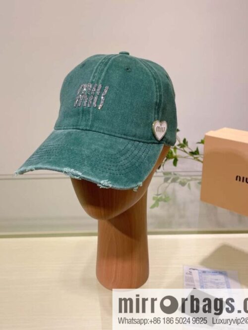 MIUMIU Miu Miu\'s new plain baseball cap