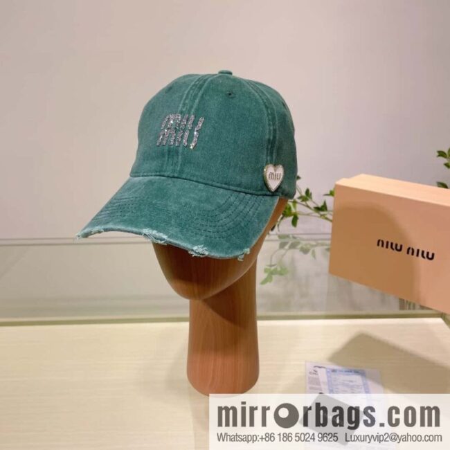 MIUMIU Miu Miu\'s new plain baseball cap