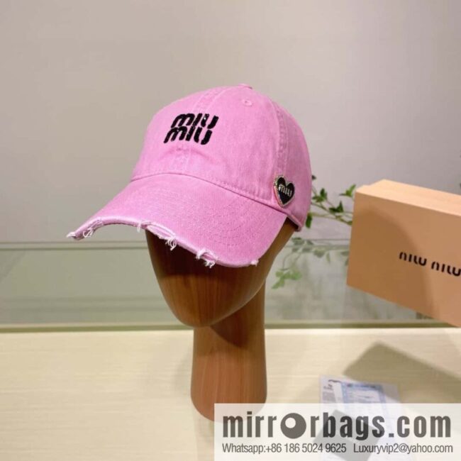 MIUMIU Miu Miu\'s new plain baseball cap