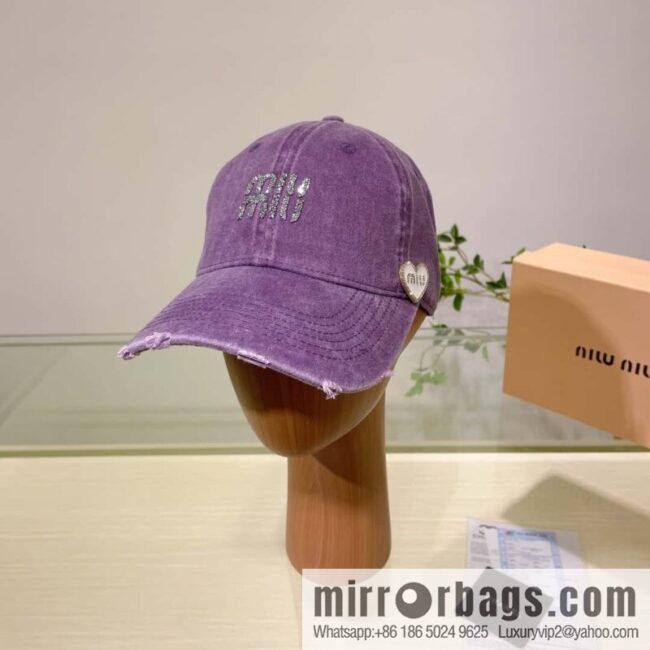 MIUMIU Miu Miu\'s new plain baseball cap