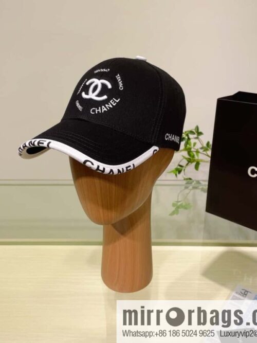 Chanel\'s new simple embroidered logo baseball cap