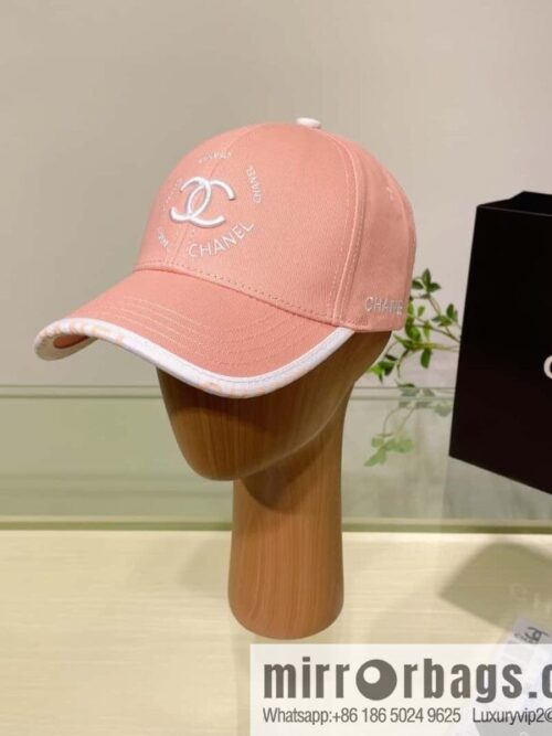 Chanel\'s new simple embroidered logo baseball cap