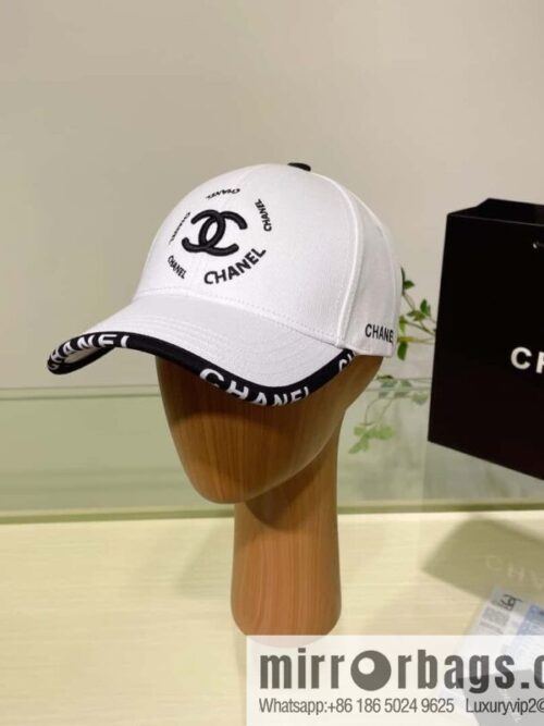 Chanel\'s new simple embroidered logo baseball cap